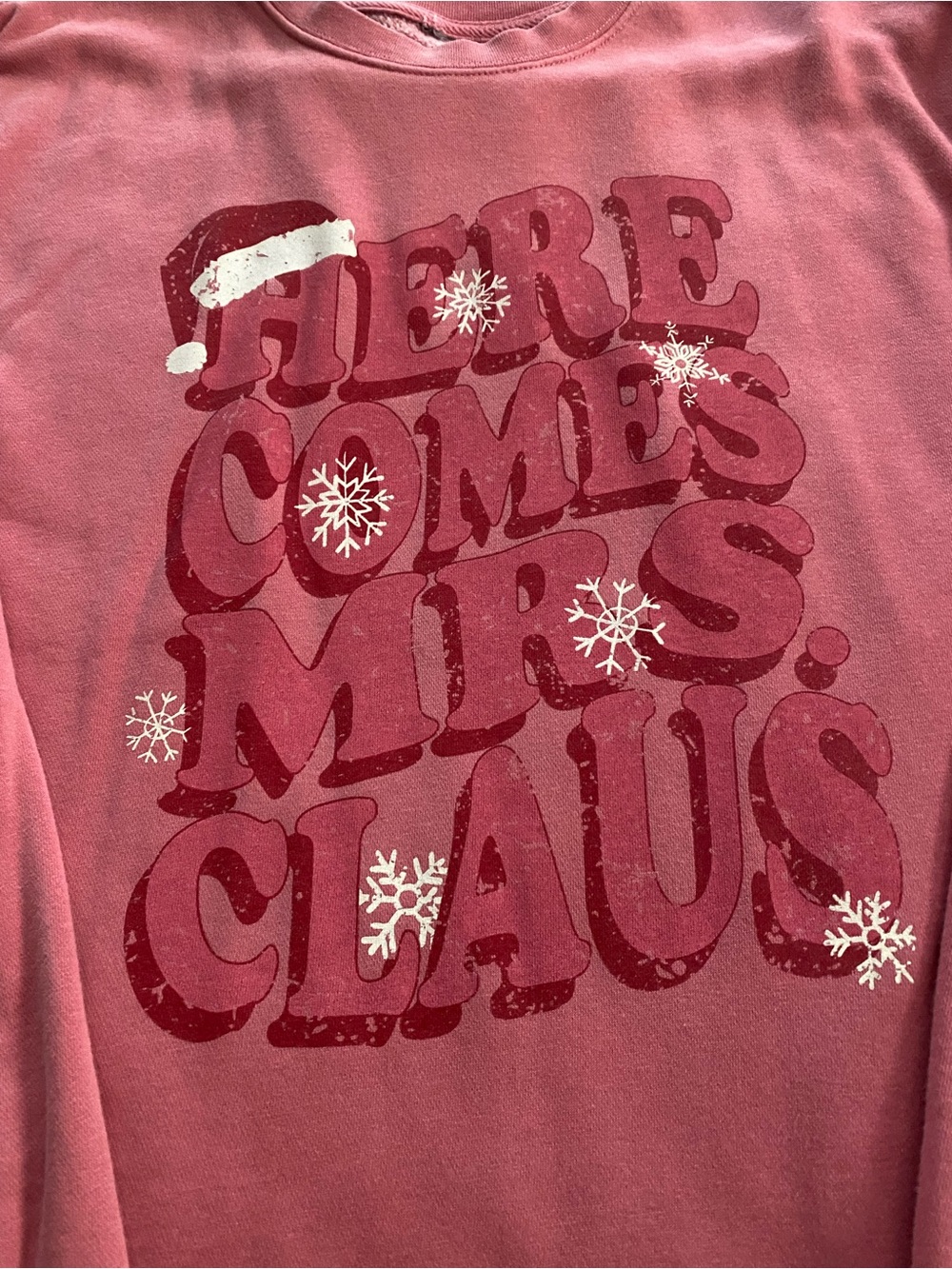Living Fully Co. Sweatshirt - 'Here Comes Mrs. Claus'